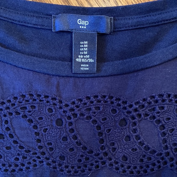 Gap navy embroidered front 3/4 length sleeve top - Picture 4 of 4